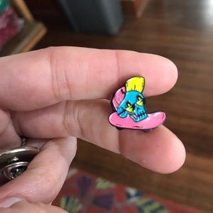 Skater Skull dainty pin